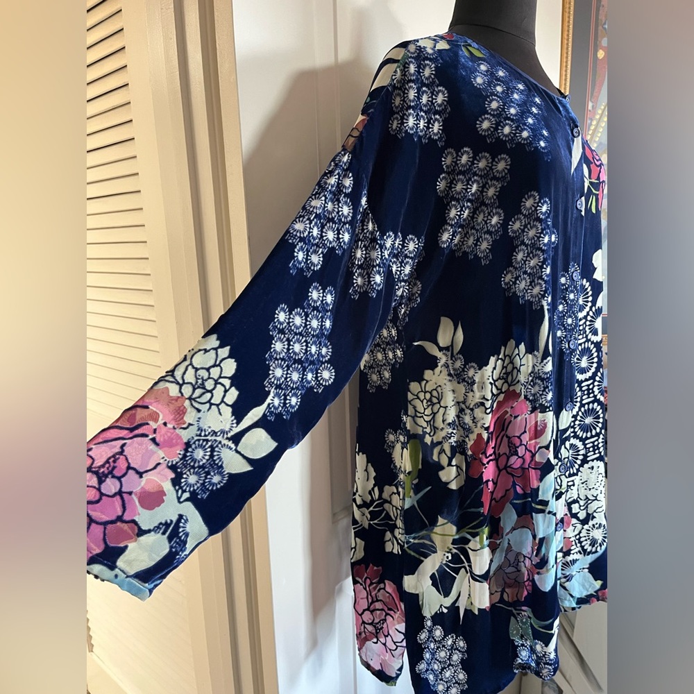 Johnny Was Sierra Burnout Cya Tunic Blue Floral. Size L. NWT! Trending 2025 - Picture 7 of 9